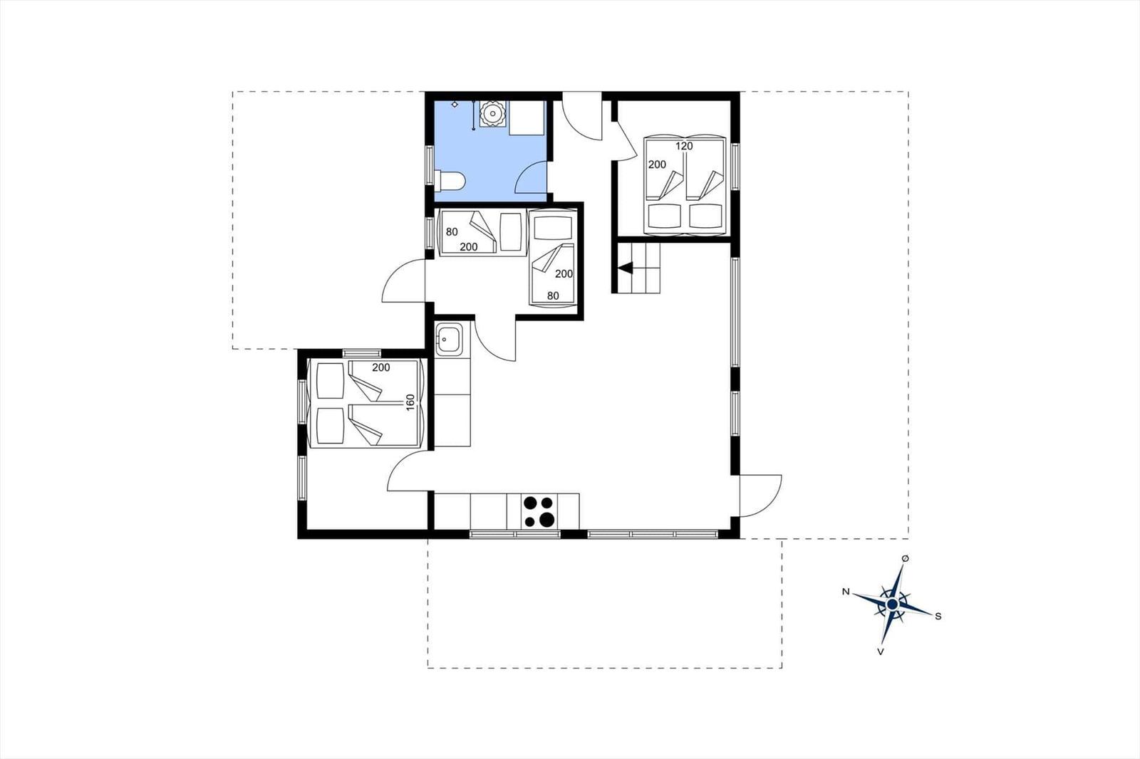 Wohnung mit Küche, Bad, drei Schlafzimmern und Treppe.