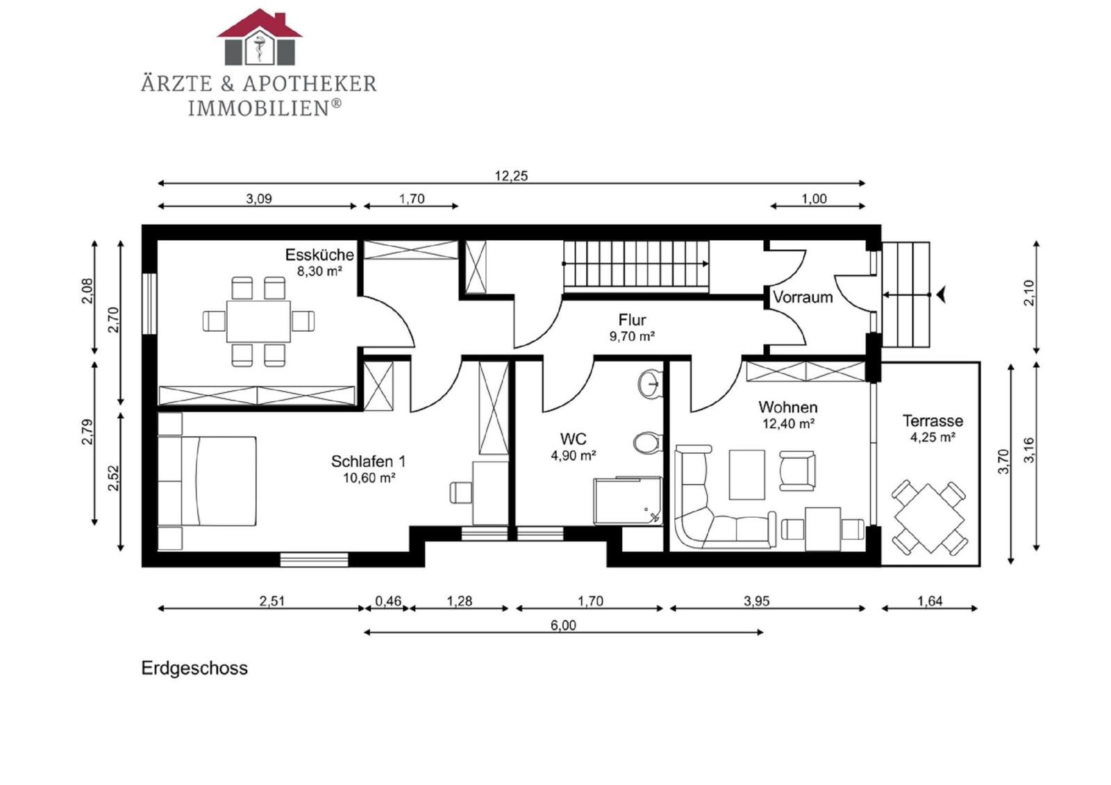 Erdgeschoss-Plan mit Küche, Schlafzimmer, Wohnbereich und Terrasse.