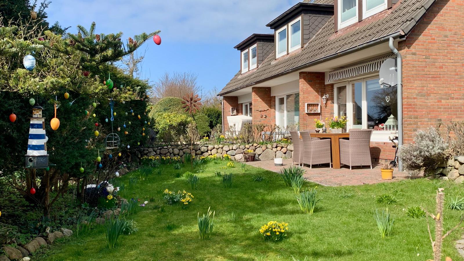 Ein wunderschöner Garten zu Ostern - alles blüht.