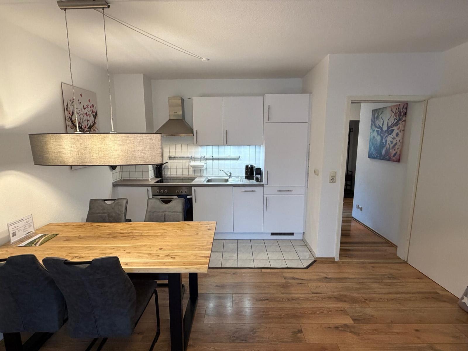 Wohn-/Schlafbereich mit offener Küche