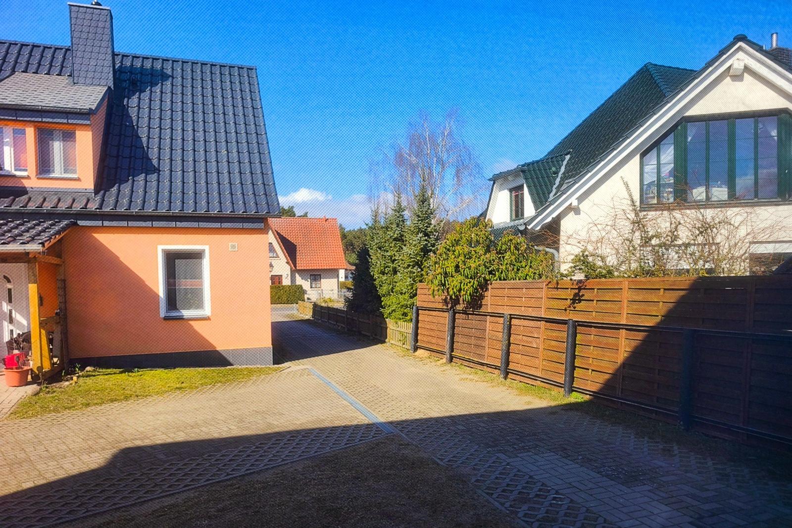 Blick ins Grüne von der Rückseite der Ferienwohnung Reimann