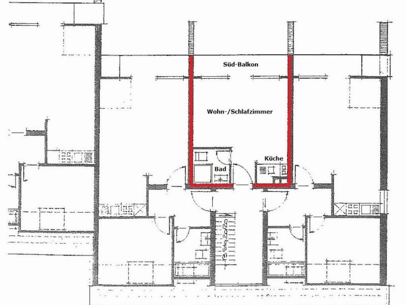 Wohn-Schlafzimmer mit Süd-Balkon, Küche und Bad. Räume klar markiert.