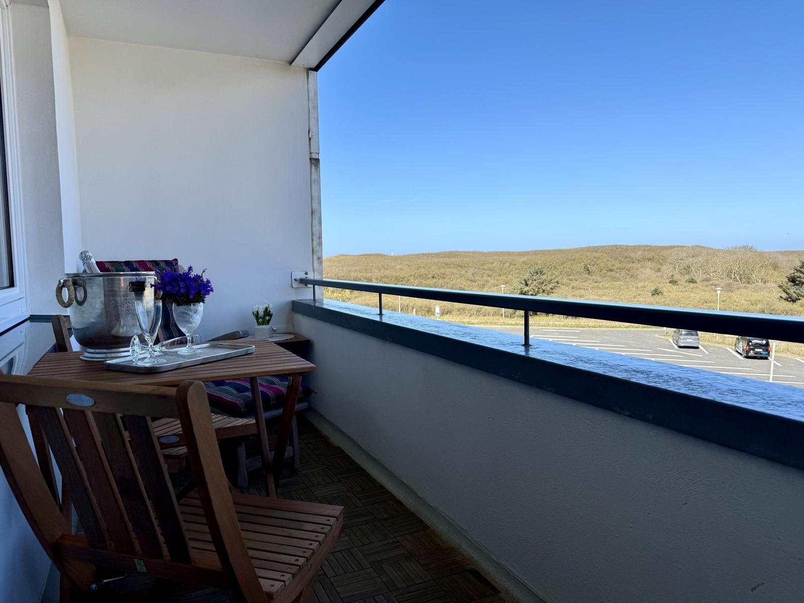 Balkon mit Dünenblick