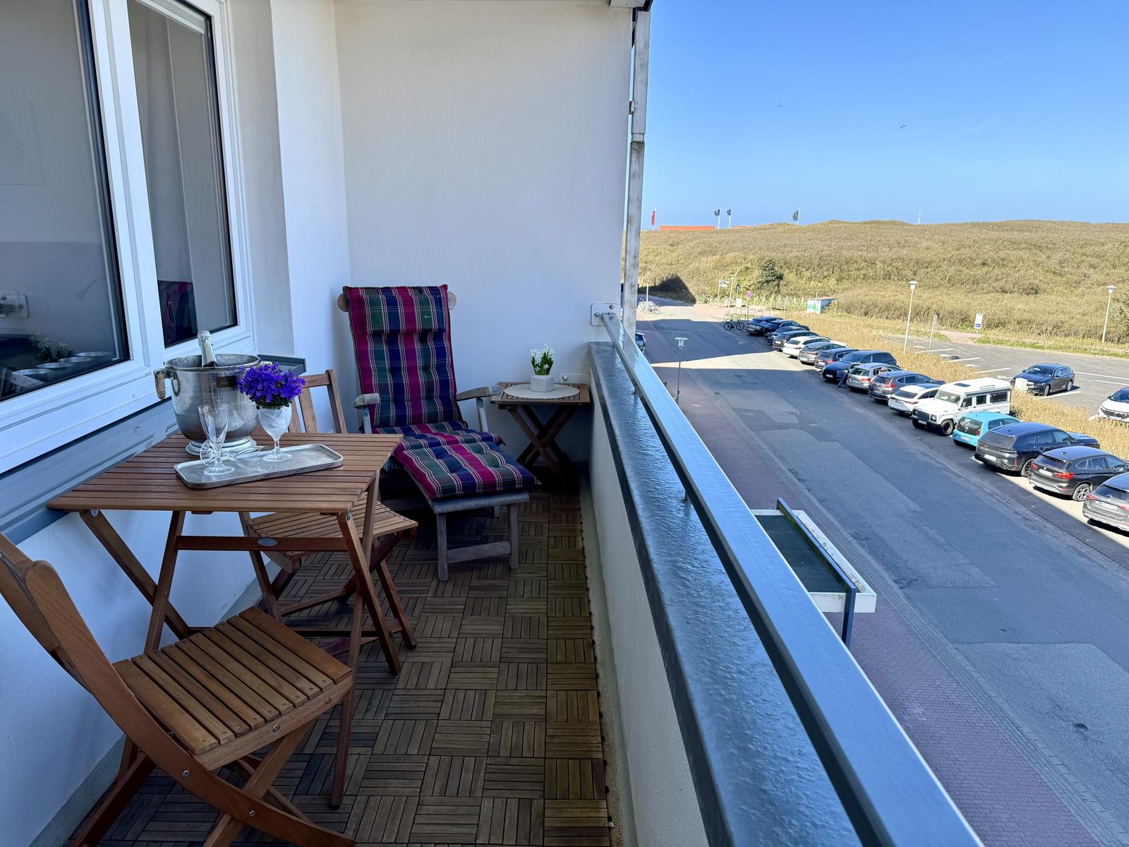 Balkon mit Dünenblick