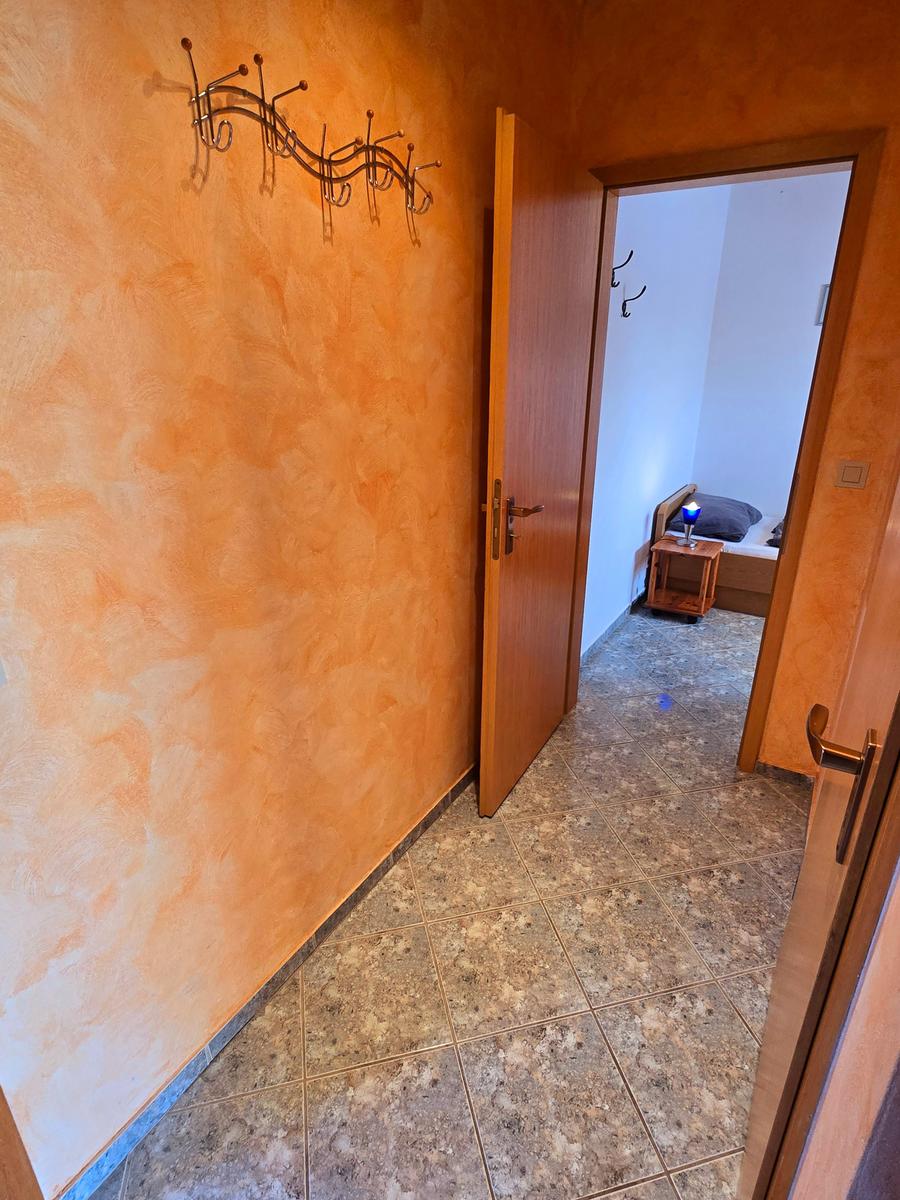 Freundlicher Eingangsbereich mit kurzer Verbindung zu allen Räumen der Ferienwohnung.