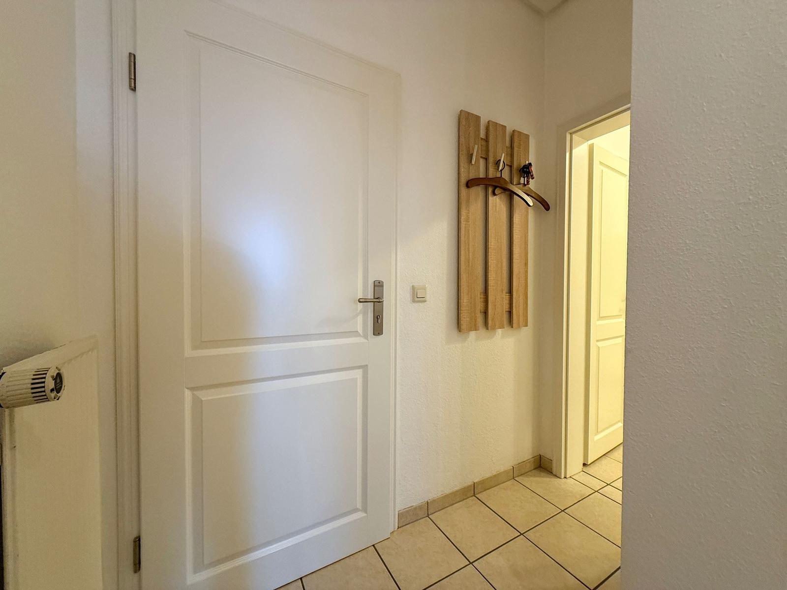 Flur und Wohnungstür...