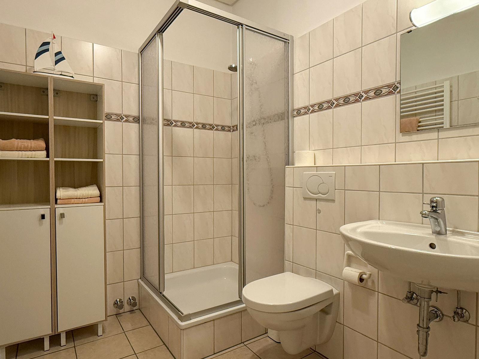 Badezimmer mit Dusche...