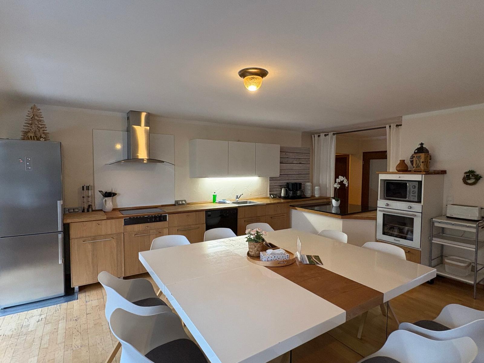 Wohn-/Essbereich mit offener Küche