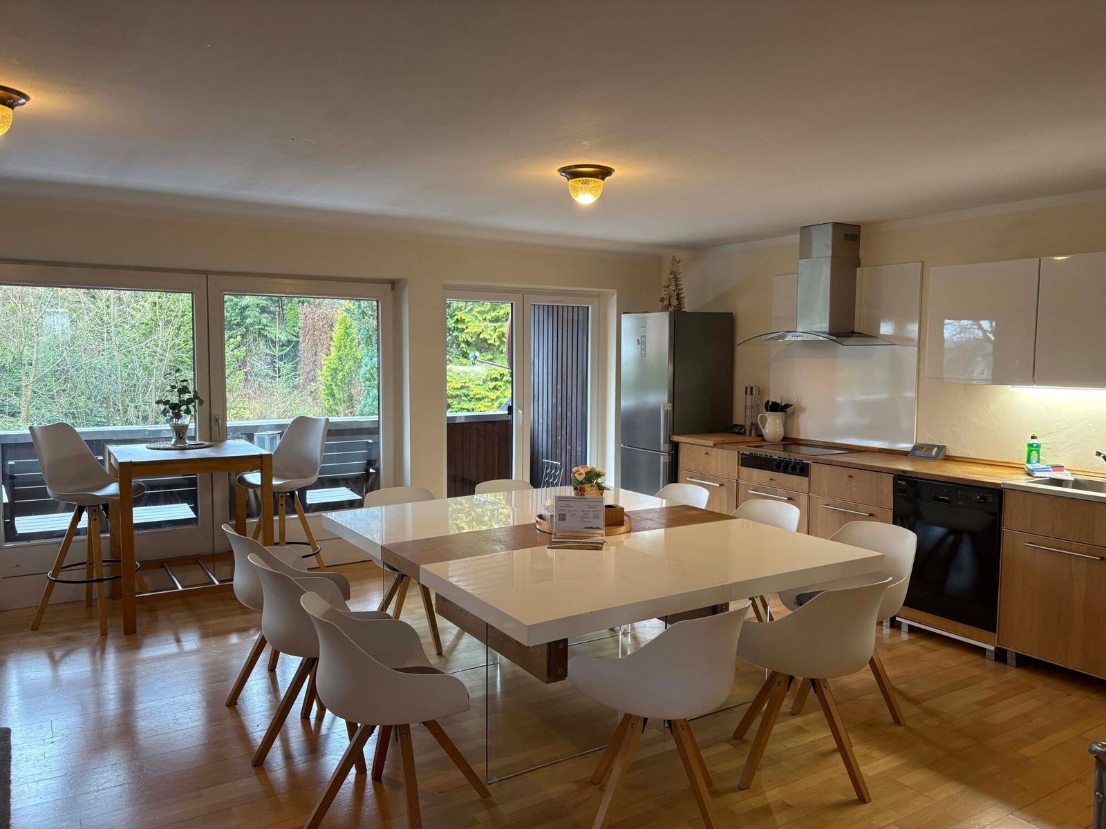 Wohn-/Essbereich mit offener Küche