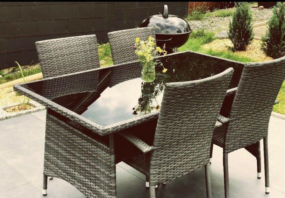 Terrasse mit Grill und Sonnenverdeck