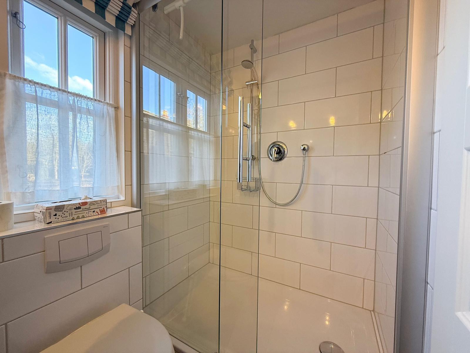 Badezimmer mit Dusche...