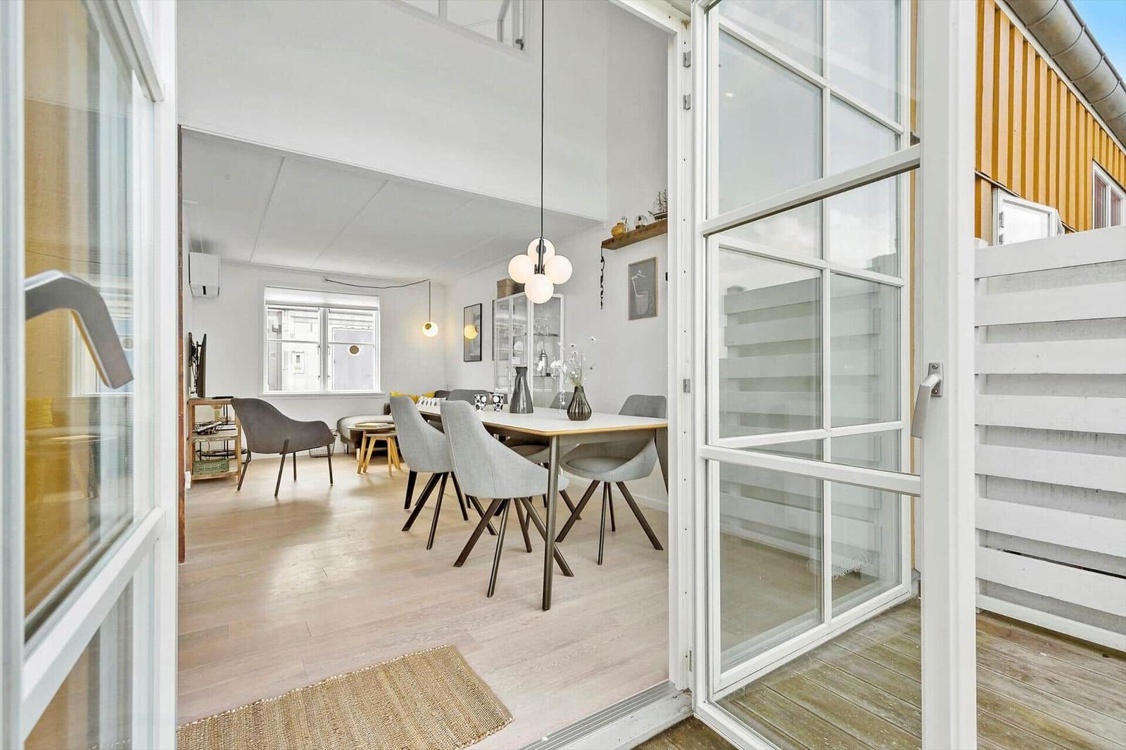 Kitchen/family room