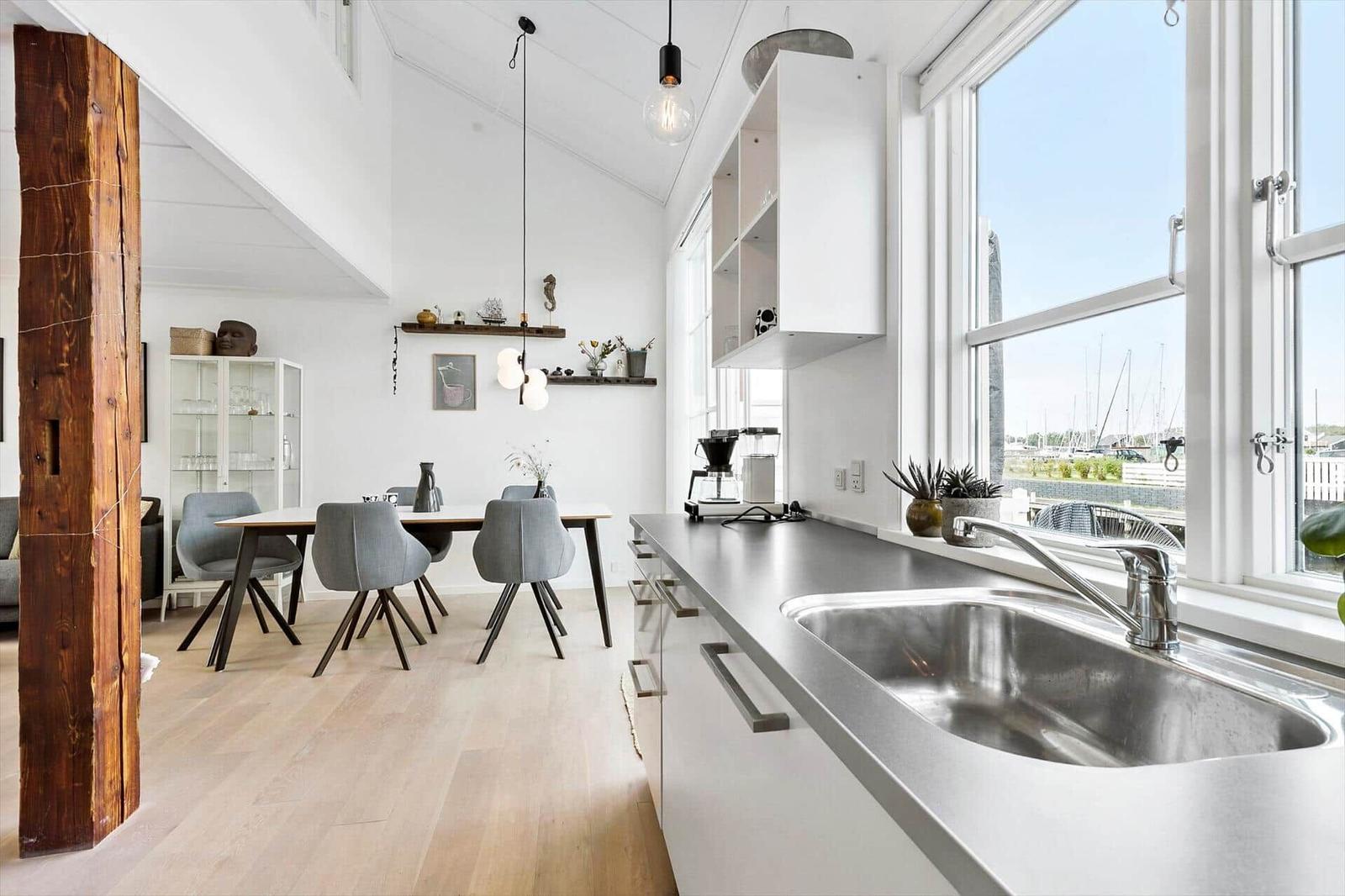 Kitchen/family room