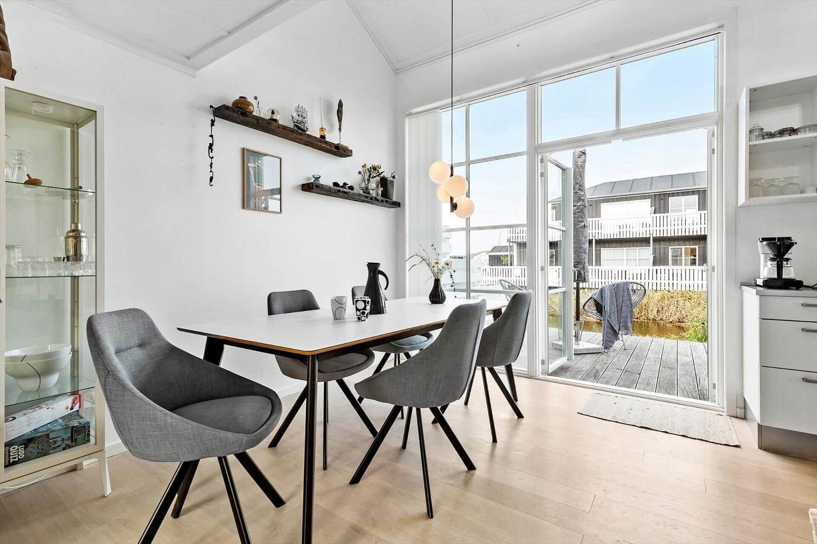 Kitchen/family room
