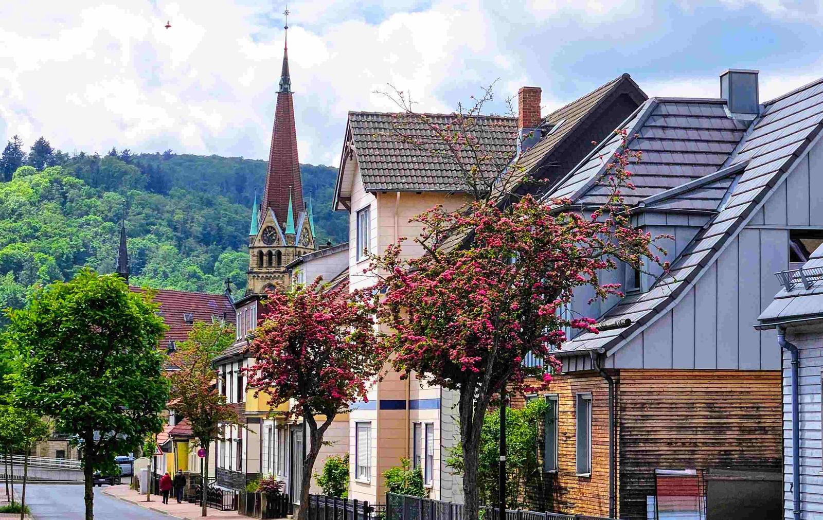 vom kompletten Dachgeschoss Ihres Refugiums sind es kurze Wege in die Natur und in die Stadt