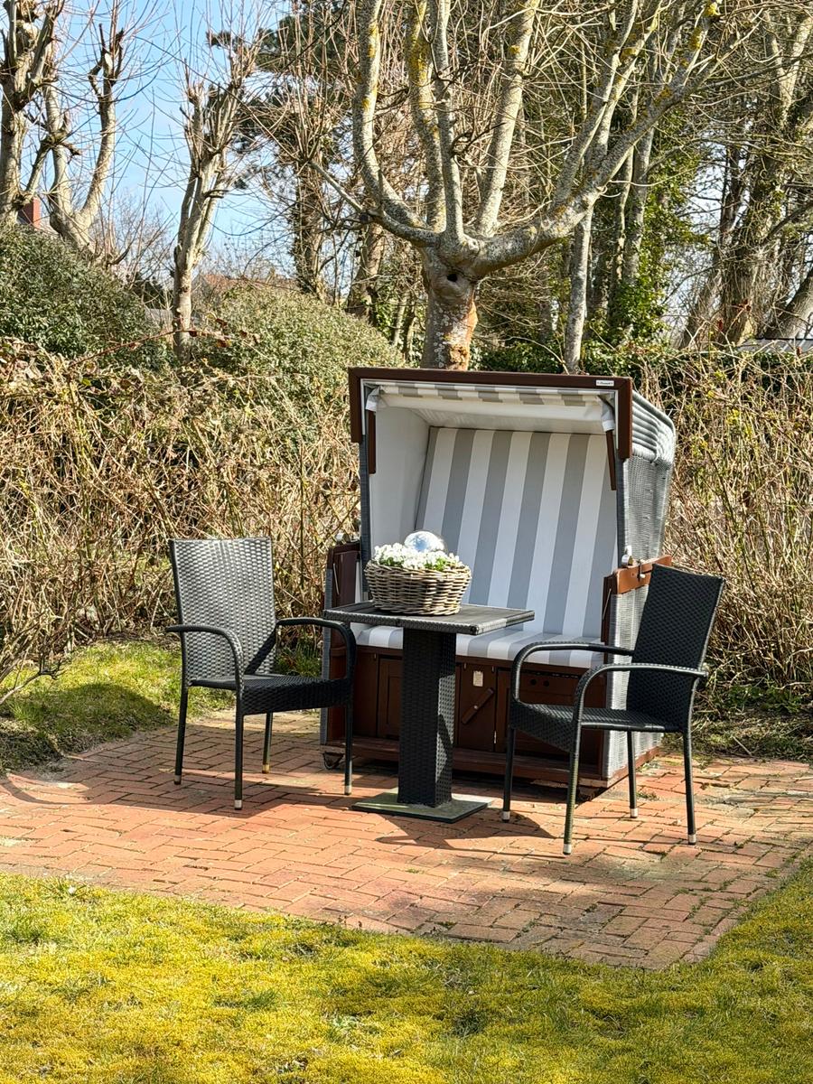 Terrasse (hinter dem Haus)