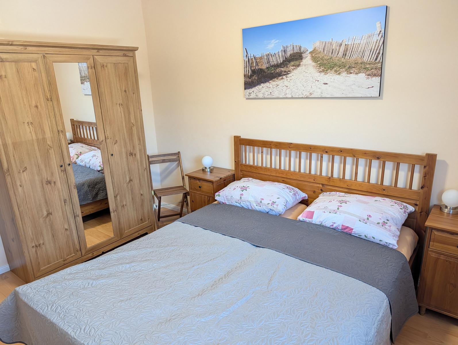 Schlafzimmer 1