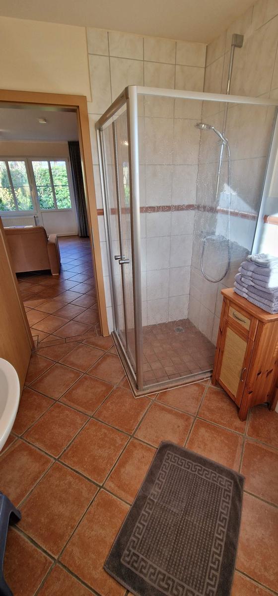 Bad mit Dusche / WC...
