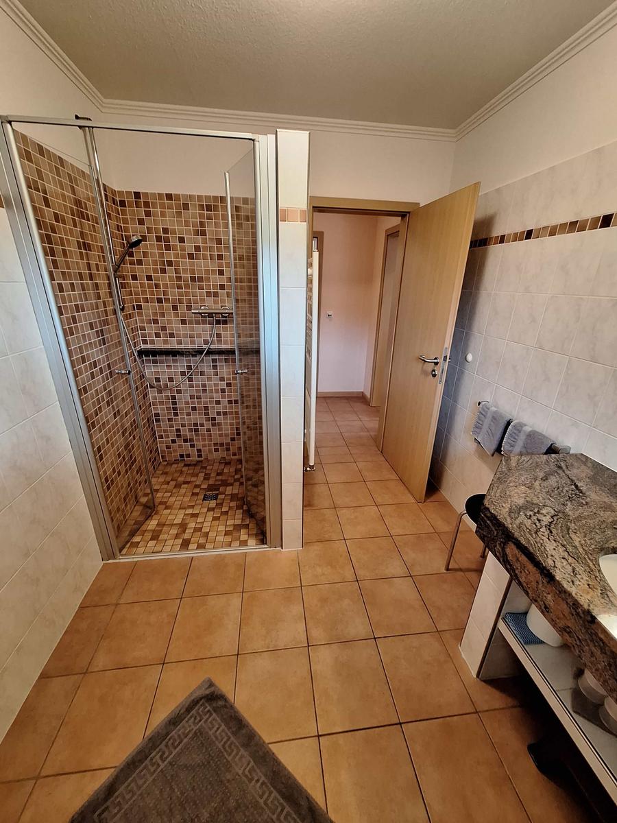 Bad mit Dusche / WC...