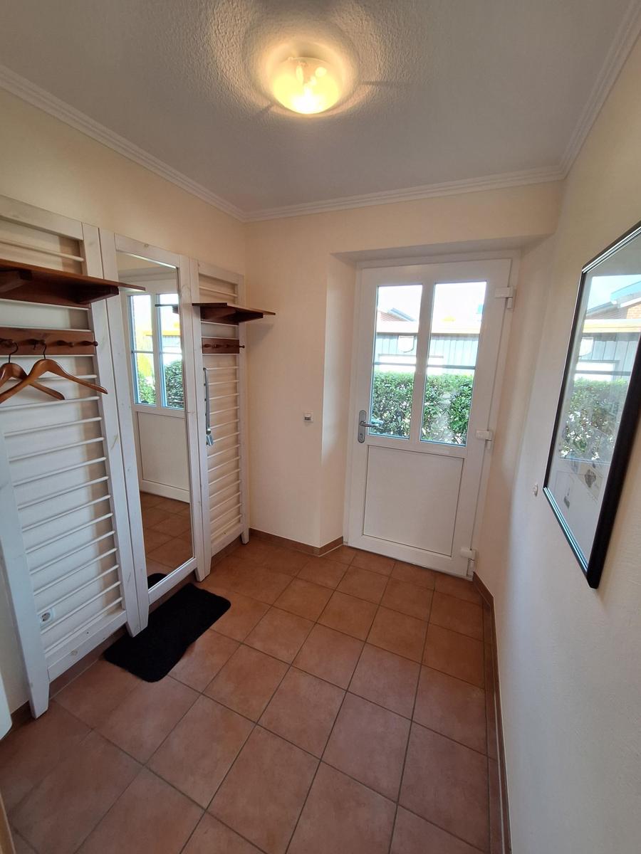 Vorraum mit Garderobe...