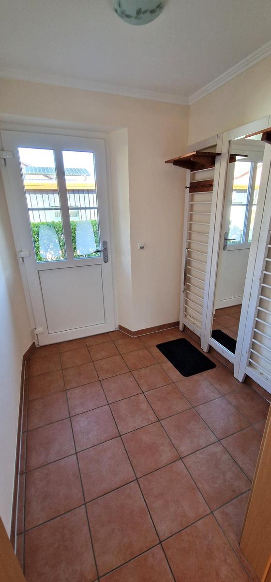 Vorraum mit Garderobe...