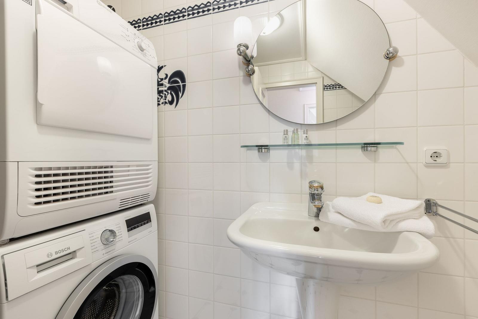 Bathroom with washing machine, dryer, and sink