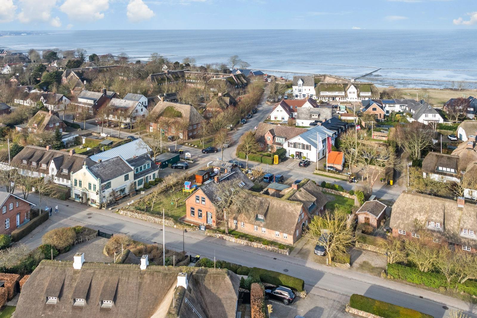 Village with thatched houses and sea view