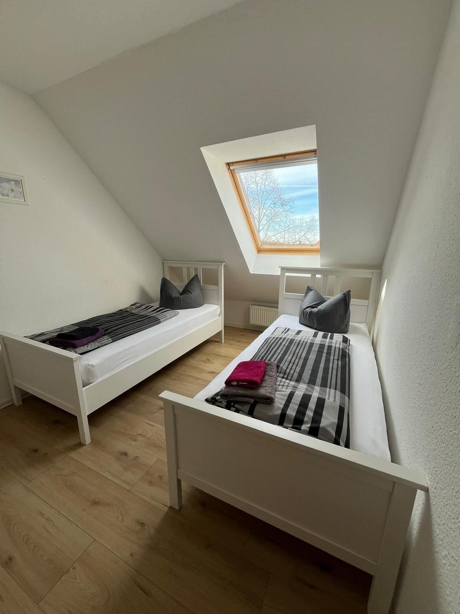 Schlafzimmer 1 mit 2 Einzelbetten...