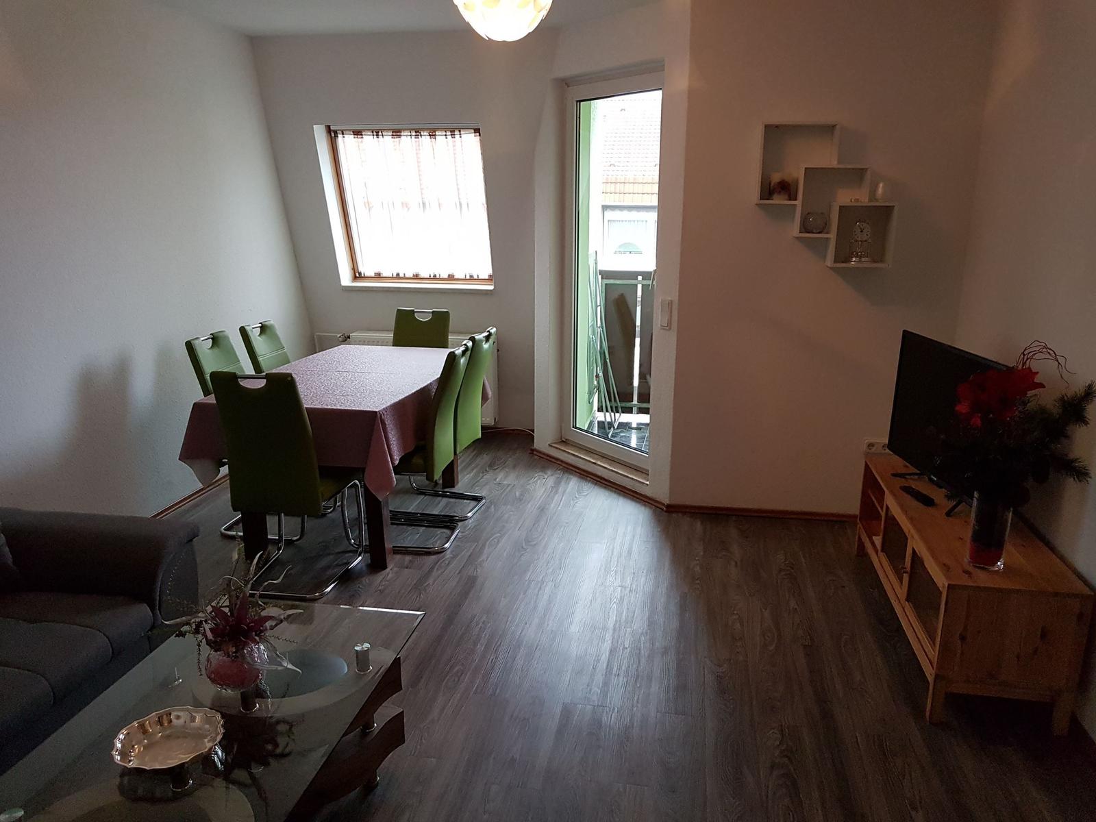Wohnzimmer mit Essbereich...