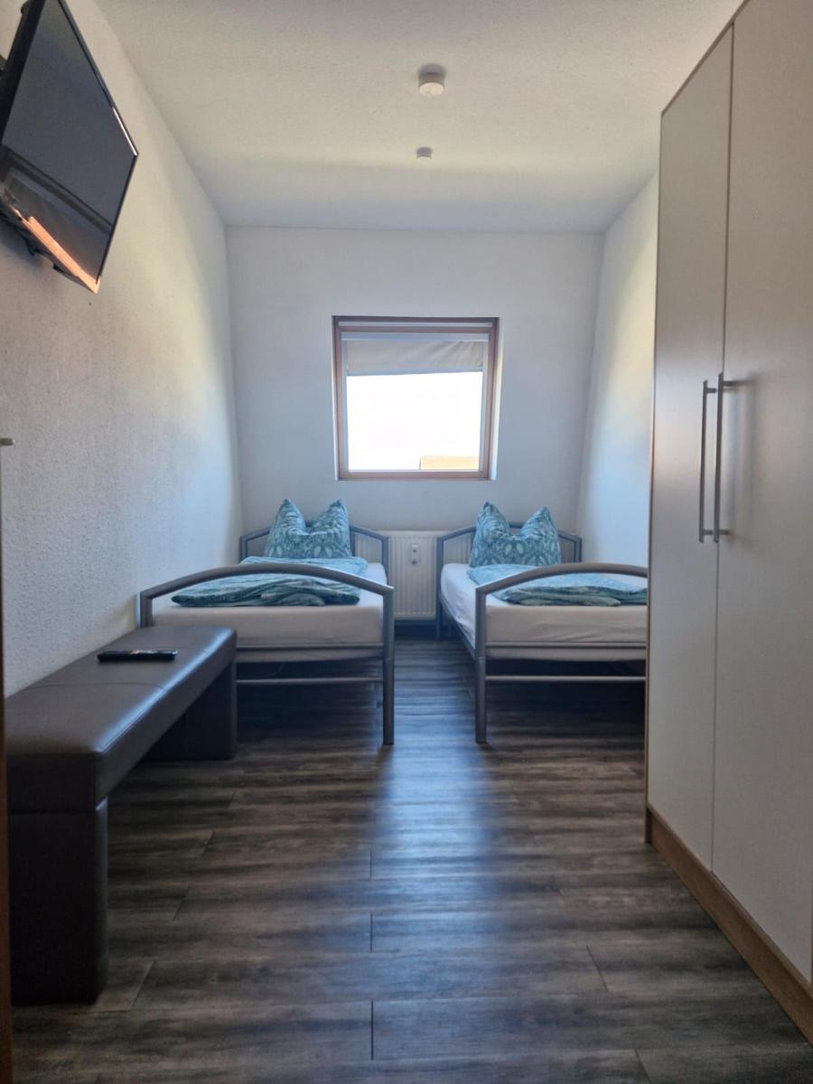 Schlafzimmer 1 mit 2 Einzelbetten...