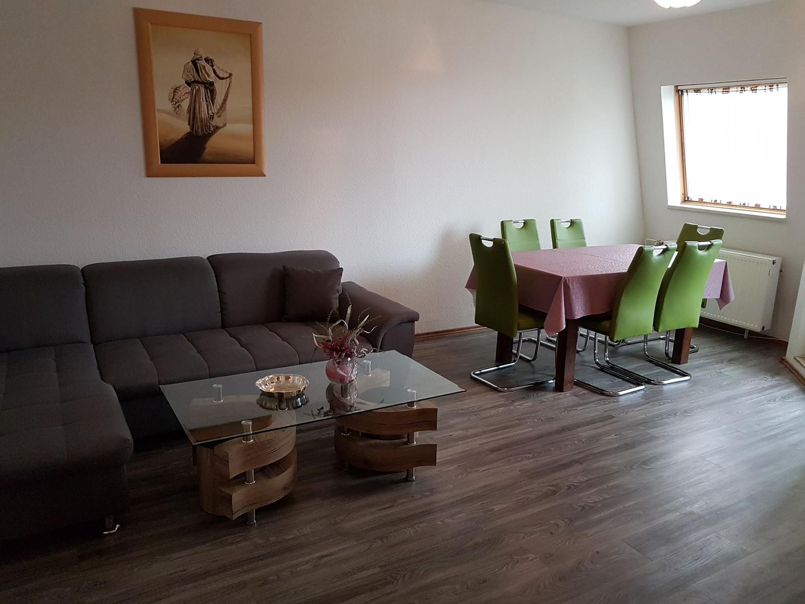 Wohnzimmer mit Essbereich...