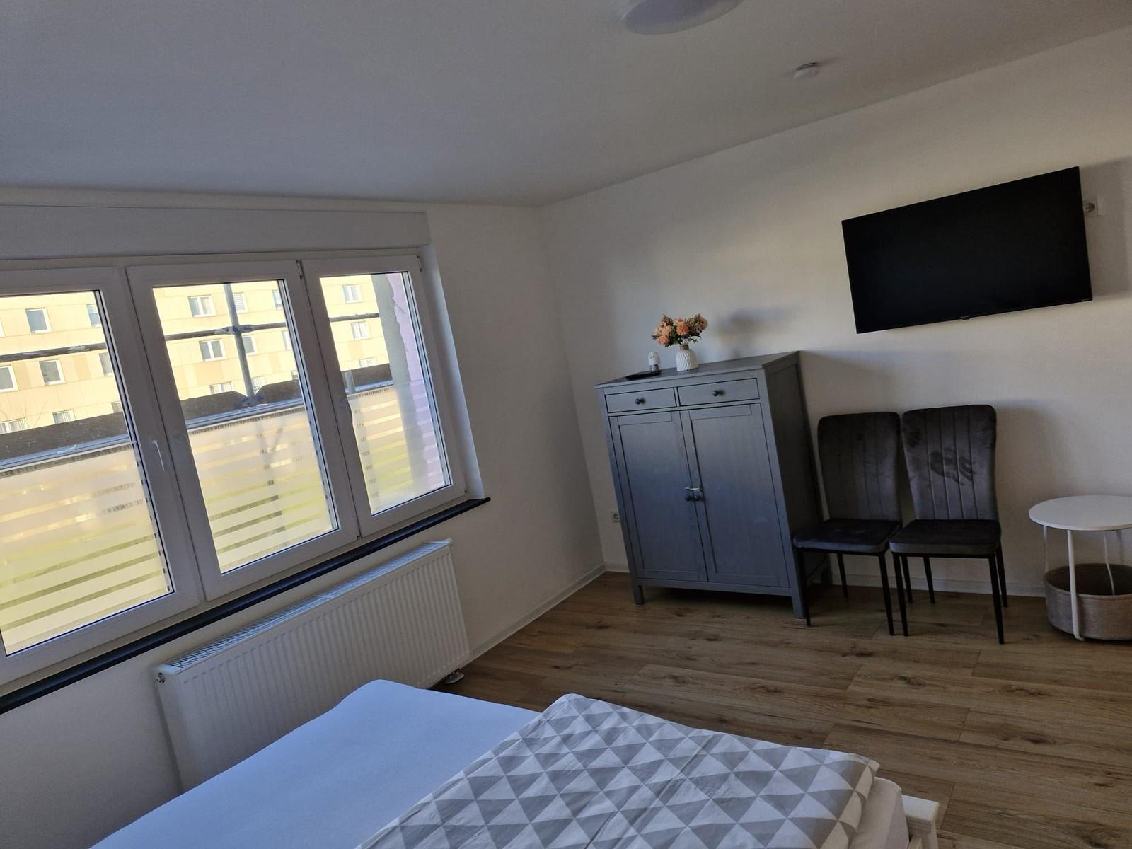 Schlafzimmer 1...