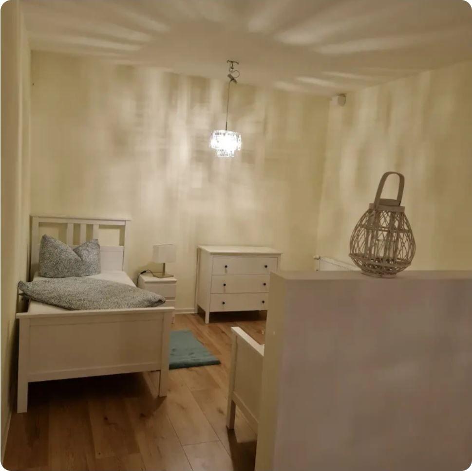 Schlafzimmer 2 mit 3 Einzelbetten...