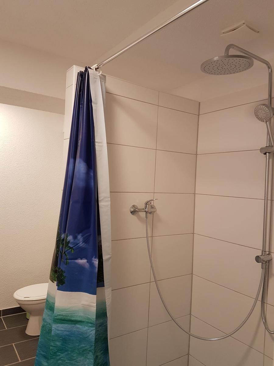 Bad mit Dusche...