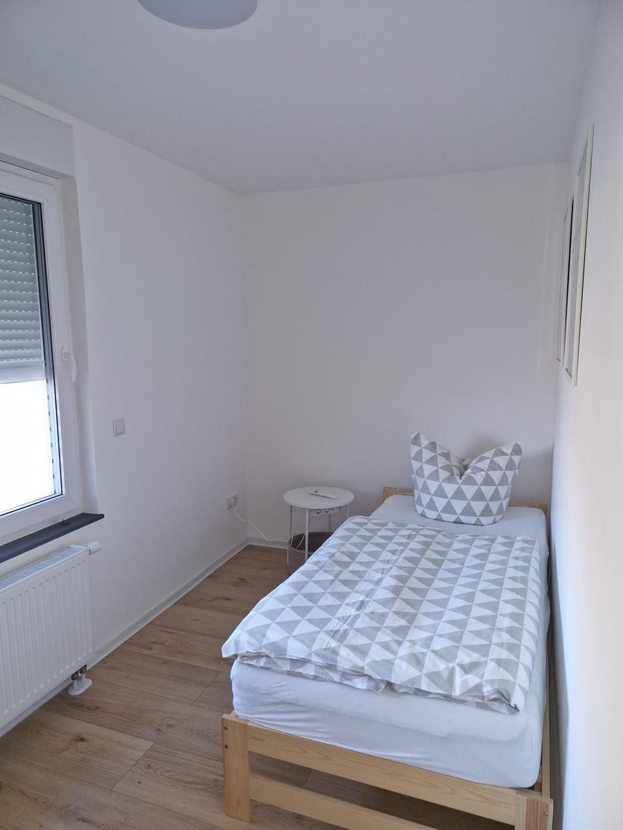 Schlafzimmer 2 mit einem Einzelbett...