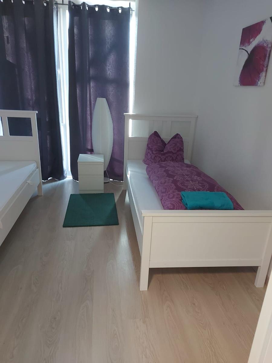 Schlafzimmer 1 mit 2 Einzelbetten...