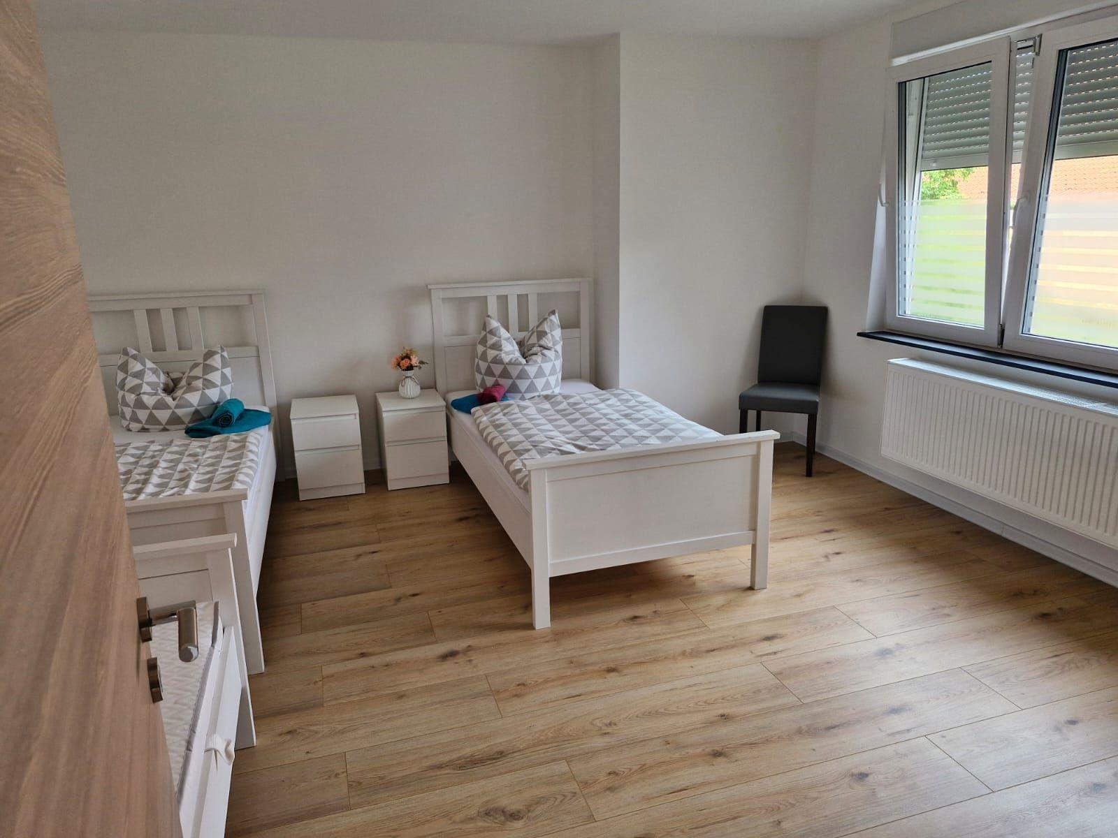 Schlafzimmer 7 mit 2 Einzelbetten...