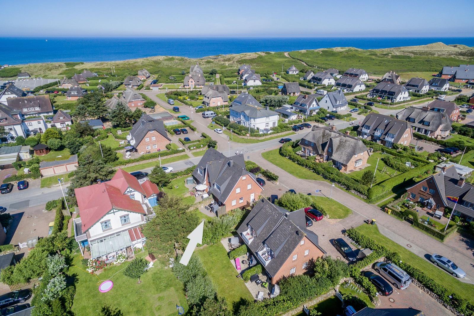 Haus mit Garten und Blick aufs Meer