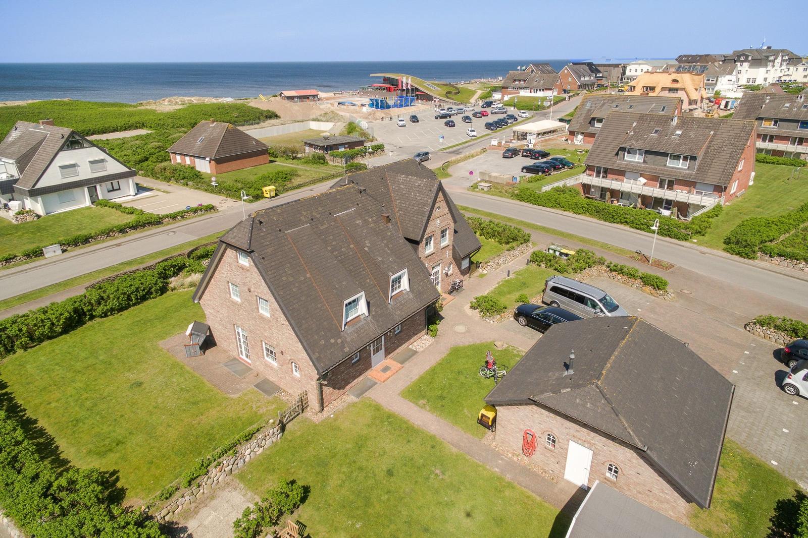 Haus mit Garten und Blick aufs Meer
