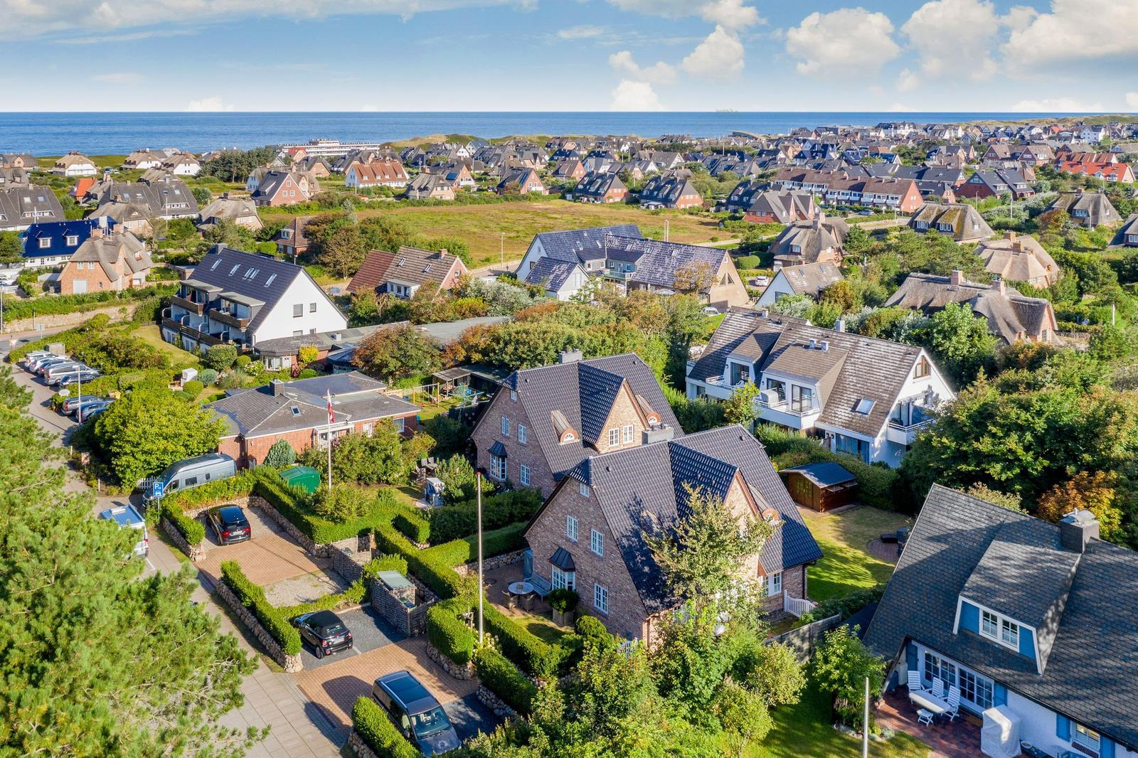 Haus mit Garten und Blick auf die Küste