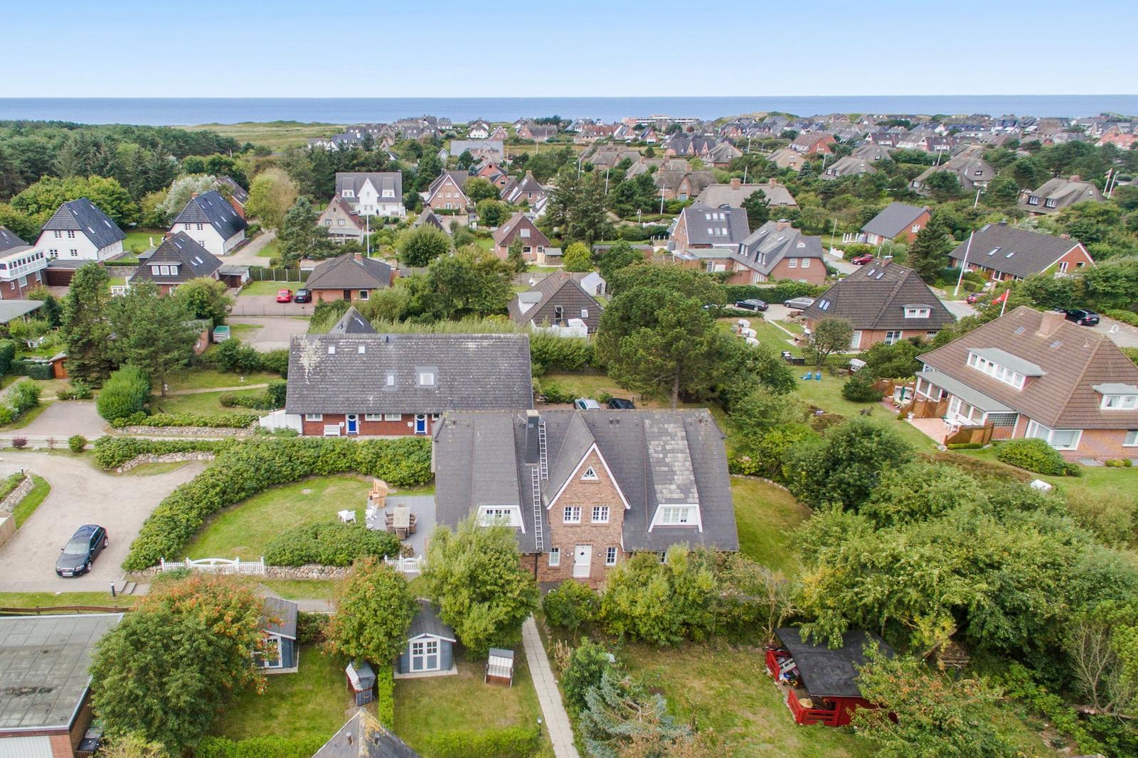Haus mit Garten und Blick aufs Meer