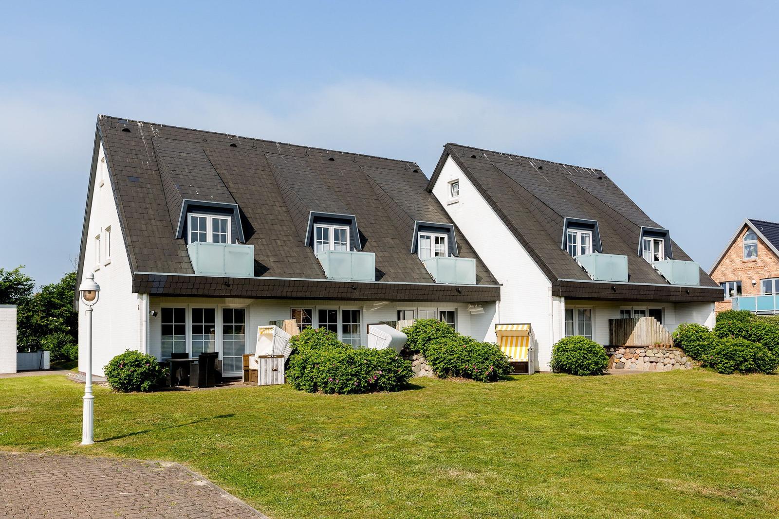 House with roof terraces and garden