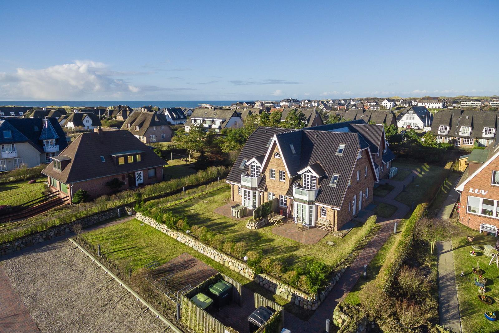House with garden and view of the sea
