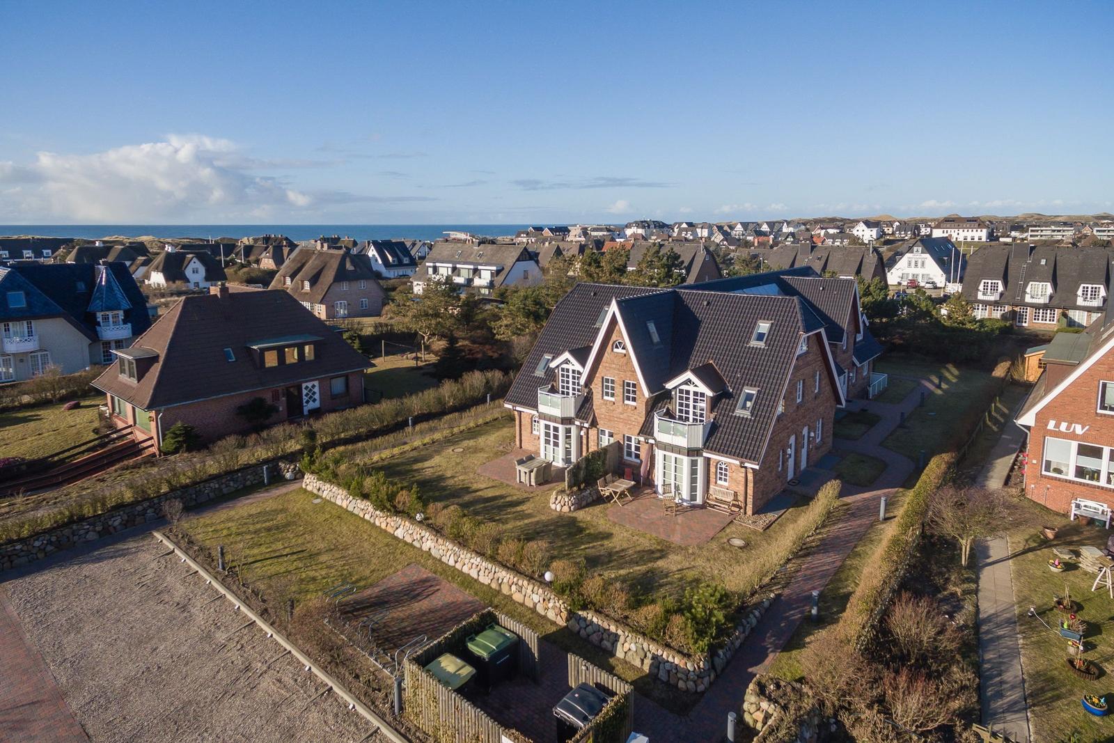 Haus mit Garten und Blick aufs Meer