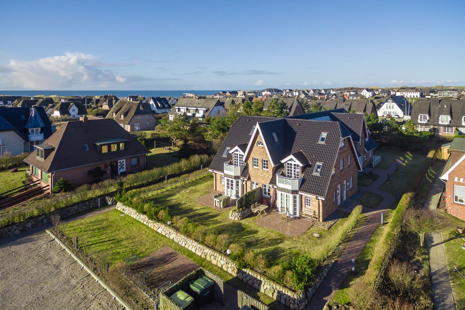 House with garden and view of the North Sea