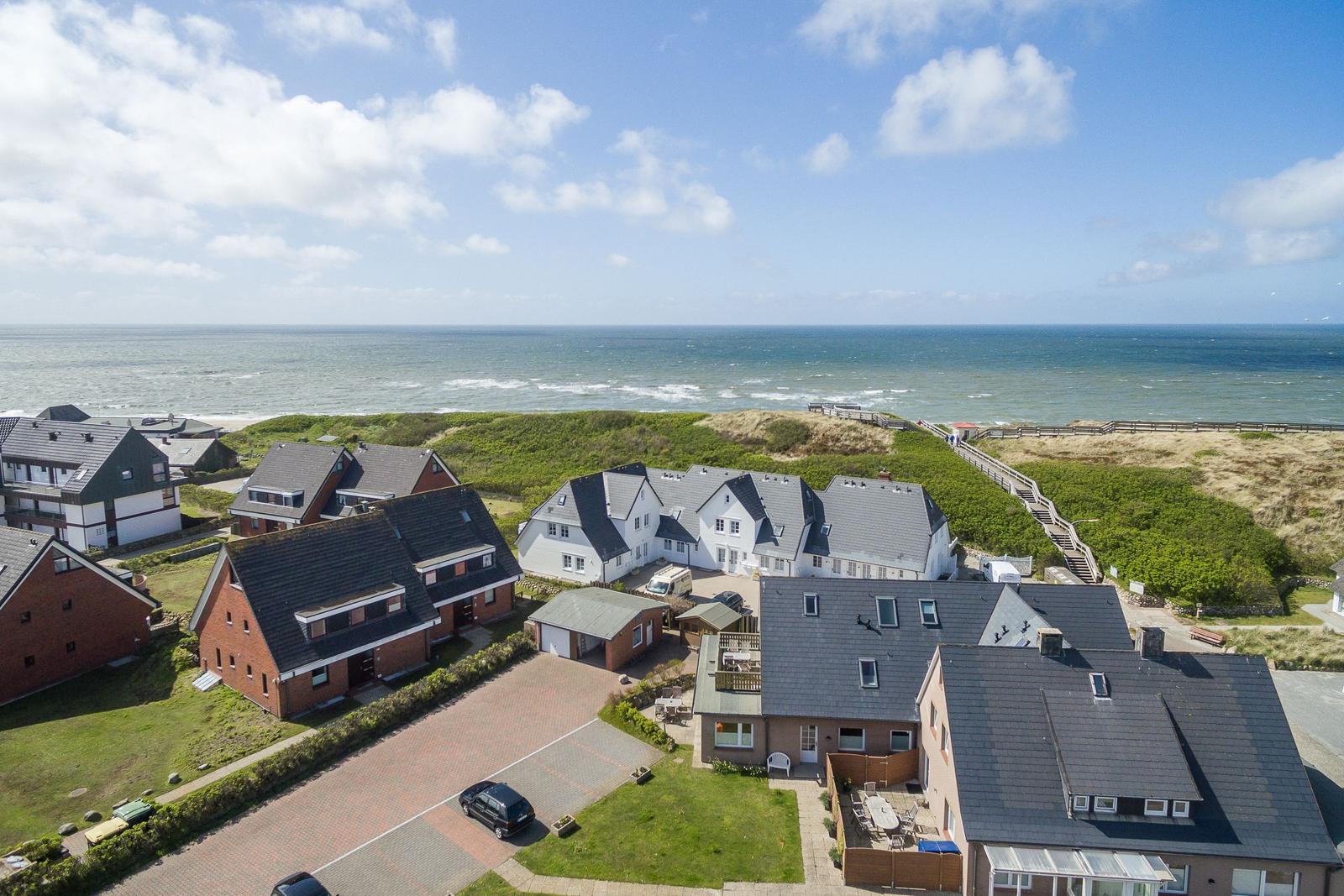 Seafront villa with garden and terrace. View of the beach and sea.