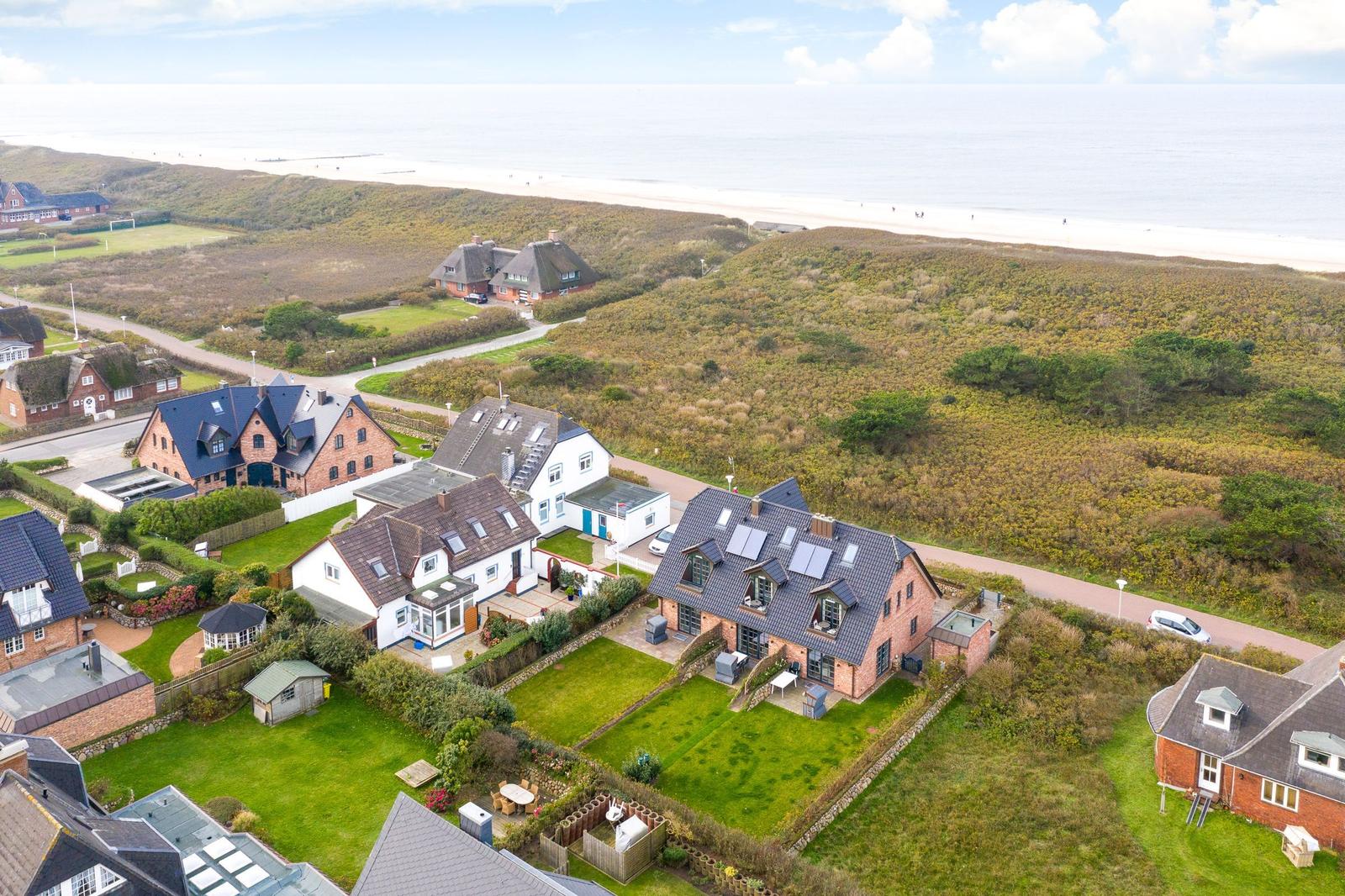 House with garden and view of beach and dunes