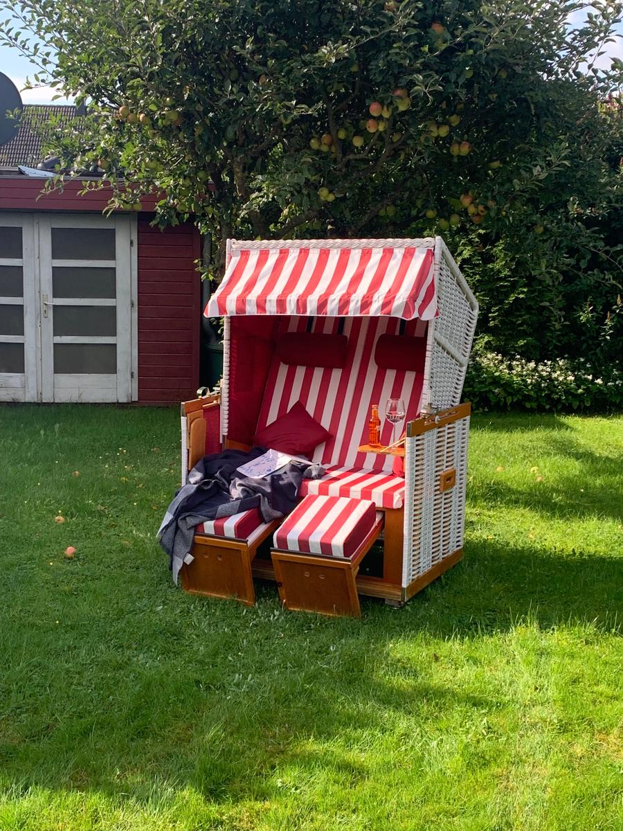 Garten mit Strandkorb