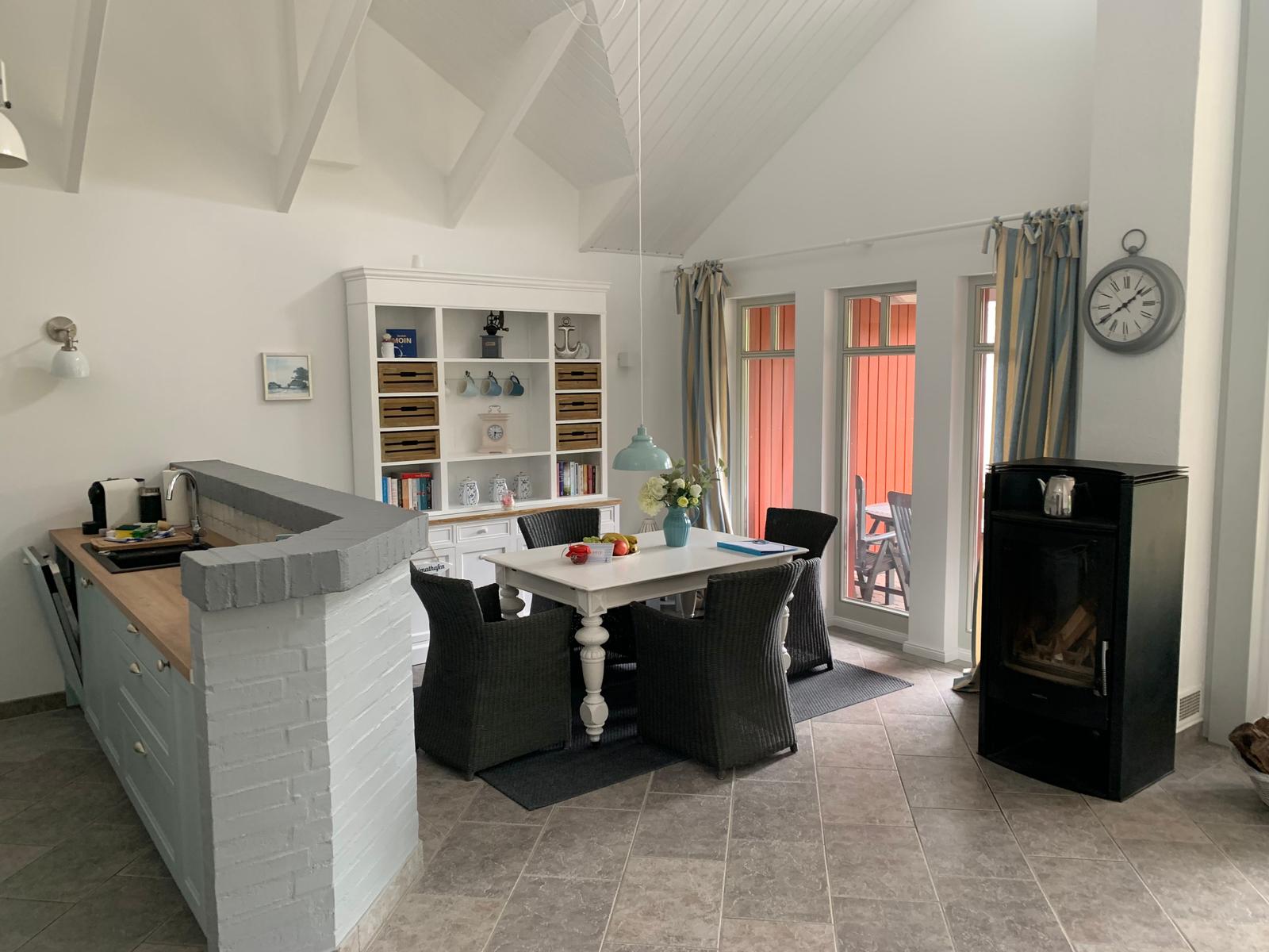 Tresen mit Essplatz