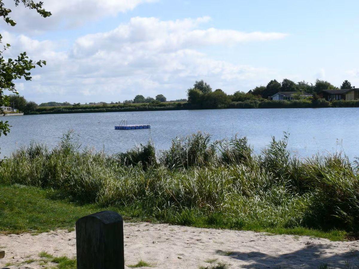 Badesee im Feriendorf